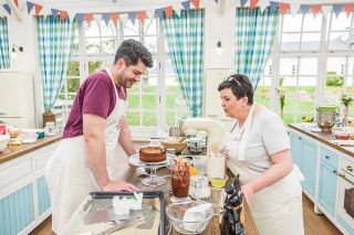 Pořad @pececelazeme je oděn v Kanafasu! Zdobí ho Dora kostka 3,5 cm. https://www.ceskykanafas.cz/dora-k-3-5-12/ Děkujeme,...