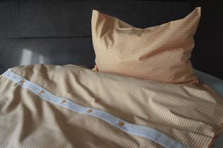 Vracíme se k šití povlečení na zakázku. 🪡🛌 Pokud si přejete ušít povlečení stačí si vybrat dezén metráže na našem eshopu....